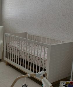 Pottery Barn Babyletto convertible crib
