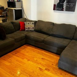 Good Sectional Couch Set Available 