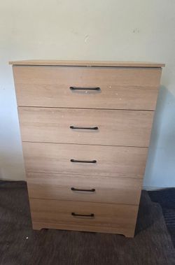 Galano 5-Drawer Dresser with Interlock Safety Oslo Oak 31.5
Brand New