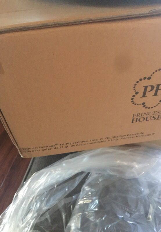 Nuestra nueva Olla para Guisar de 21 qt. de Acero Inoxidable Tri-Ply  Princess Heritage® es la olla tri-ply…