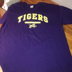 Mens Size XL LSU TIGERS Shirt. There’s 2 Small Bleach Spots. See Pics