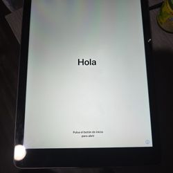 iPad 6th Gen – 32GB, Wi-Fi – Excellent Condition + Extras!