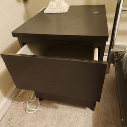 2 Ikea nightstands