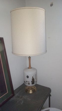 Vintage Porcelain Chinese Lamp.