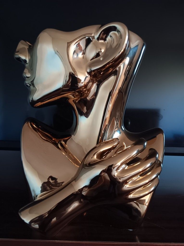 Beautiful Nude Female Upper Body Resin, Plaster Flower Vase ( Ranging From Omm. to https://offerup.com/redirect/?o=NzUubW0=)