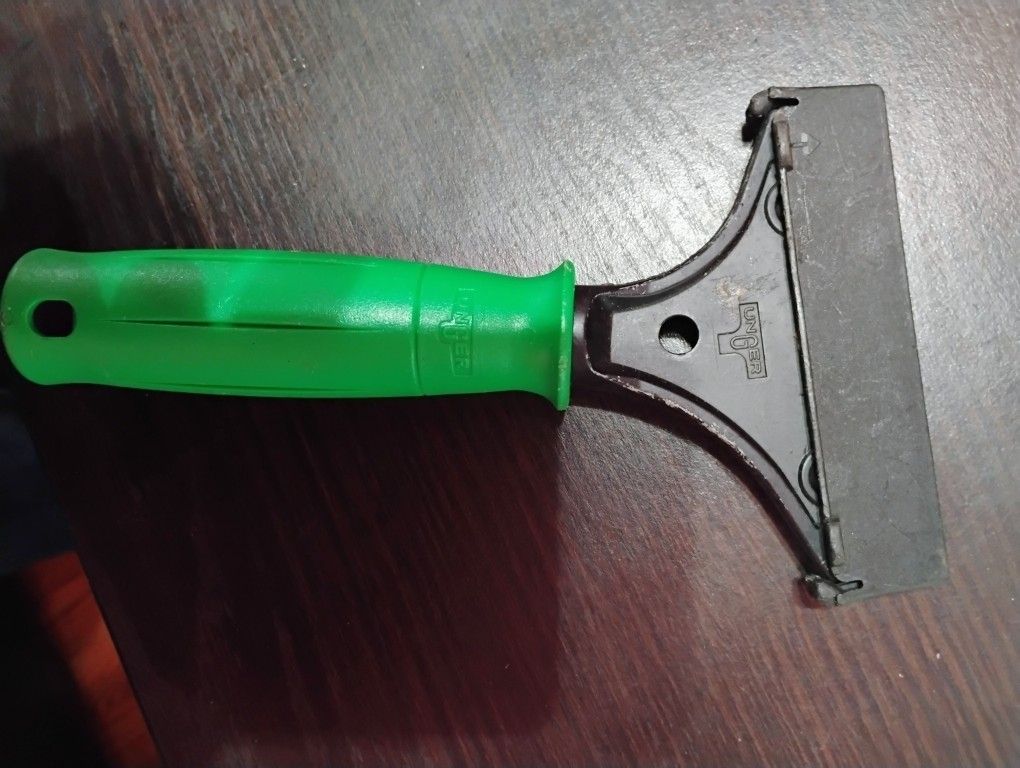 Unger SHOOC Ergo Tech 4" scraper with Ergonomic Handle