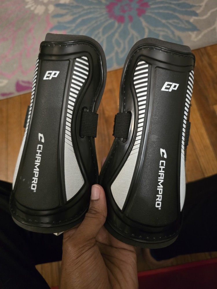 D3 Molded Shin Guards (Size Small)