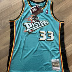 Grant Hill (#33) Detroit Pistons 