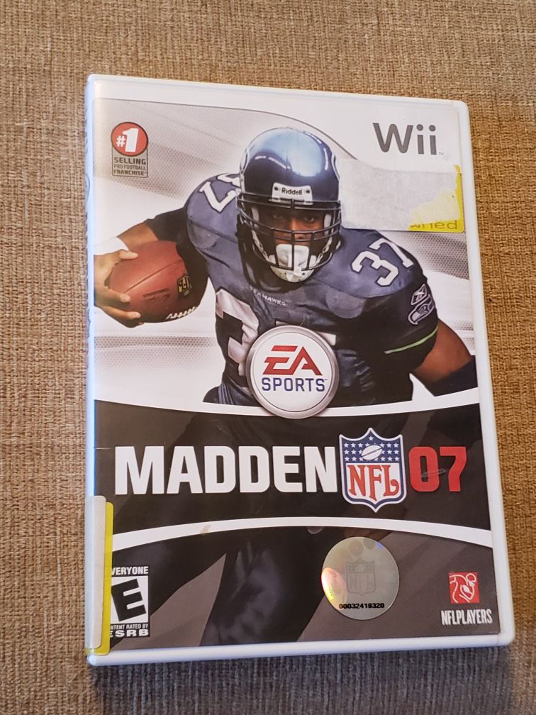 Madden NFL 07 - Wii Game includes the instruction manual