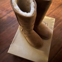 NEW UGG BOOTS - Girls Size 13