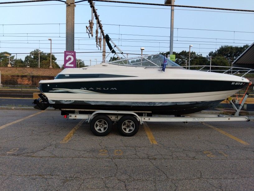 1999 Maxum 2300SC