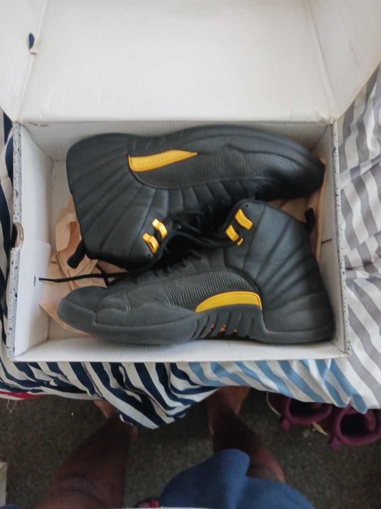 Jordan 12 Black Taxi