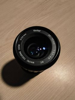 vintage Vivitar 35-70mm 1:3.5-4.8 MC Macro Focusing Zoom Lens with a 52mm filter thread
