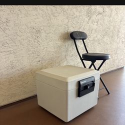 One Jumbo Large Heavy Sentry Safe 1175 with 2 Keys