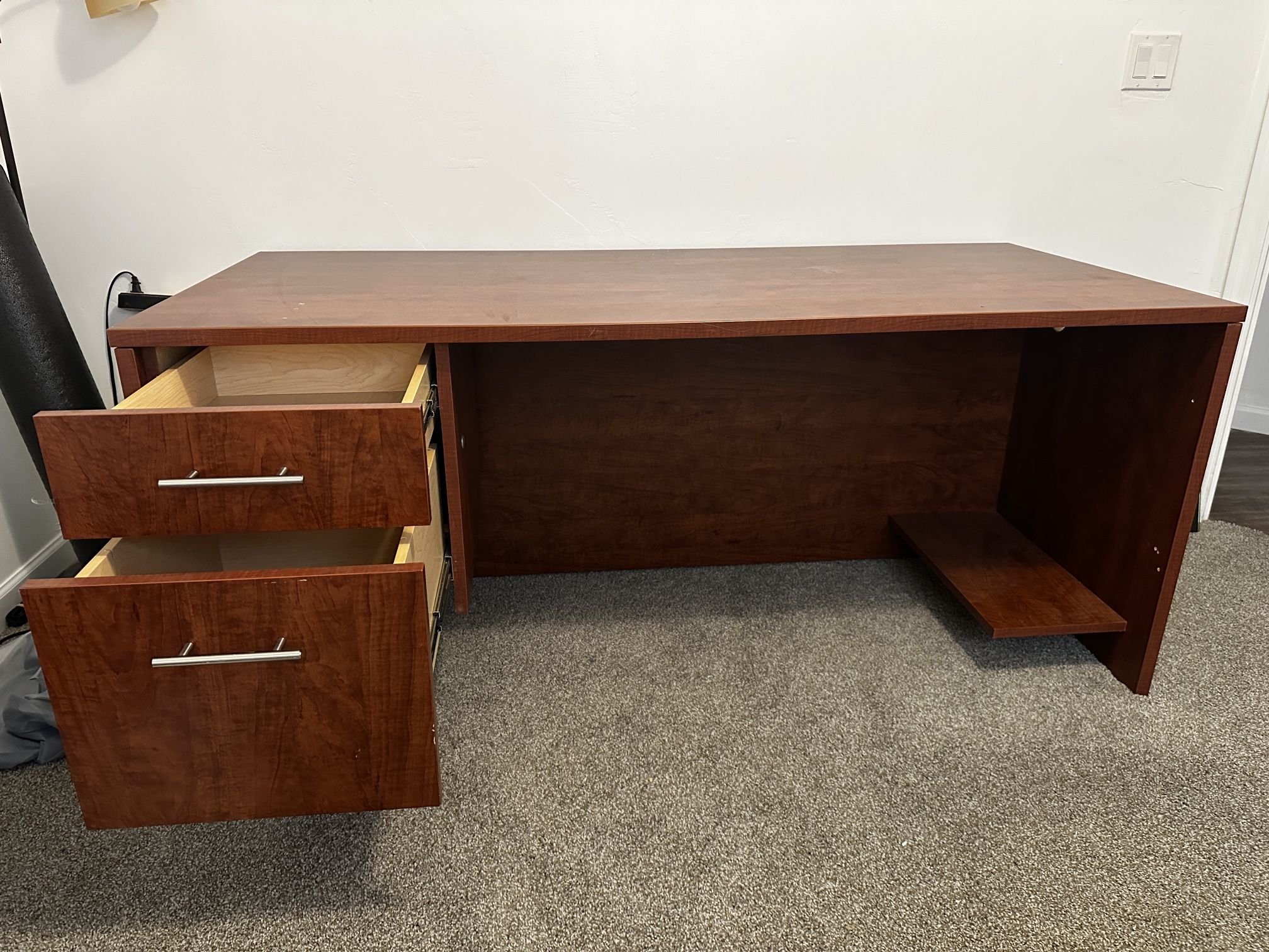 Desk for sale (will deliver) $150