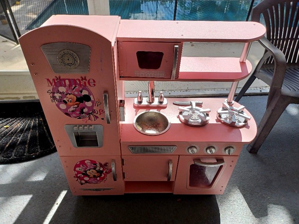 MINNIE MOUSE KITCHEN PLAYSET WITH ACCESSORIES USED BUT IN GOOD CONDITION OUT OF STOCK