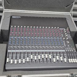 MACKIE CR1604-VLZ 16 CHANNEL MIXER W/ROAD CASE