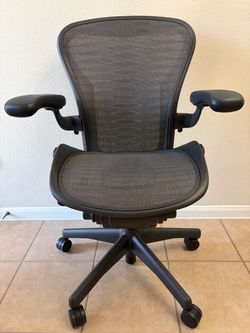 Like new Herman Miller Aeron Classic size B. FIRM $450