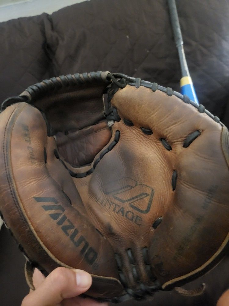 Baseball MIZUNO CATCHERS glove  RAWLINGS  BASEBALL Bat