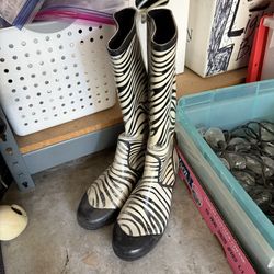 Rain boots zebra print size 10
