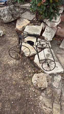 Iron tricycle to put flower pot