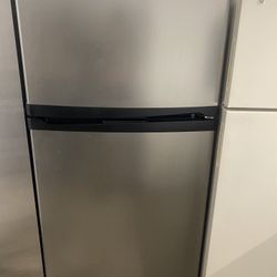 Whirlpool Refrigerator Working Good 