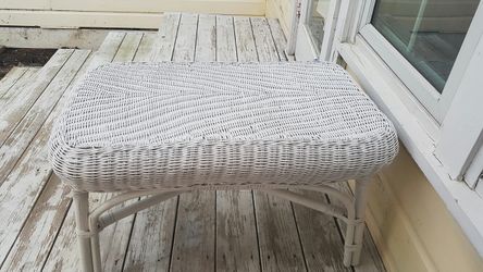 White wicker coffee table