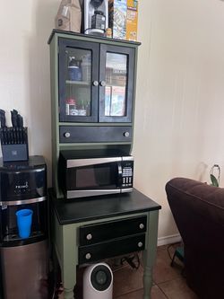 Kitchen cabinet