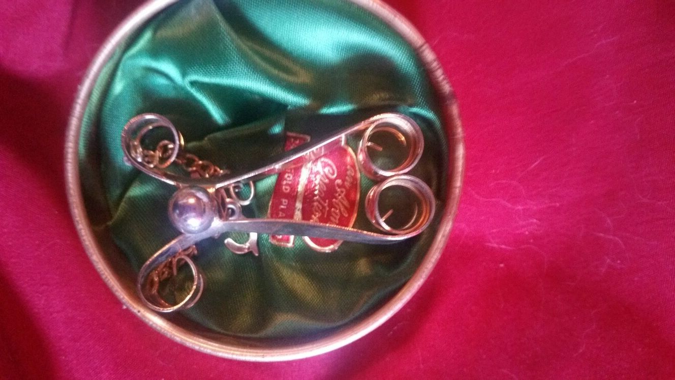 24k gold plated vintage glove thing
