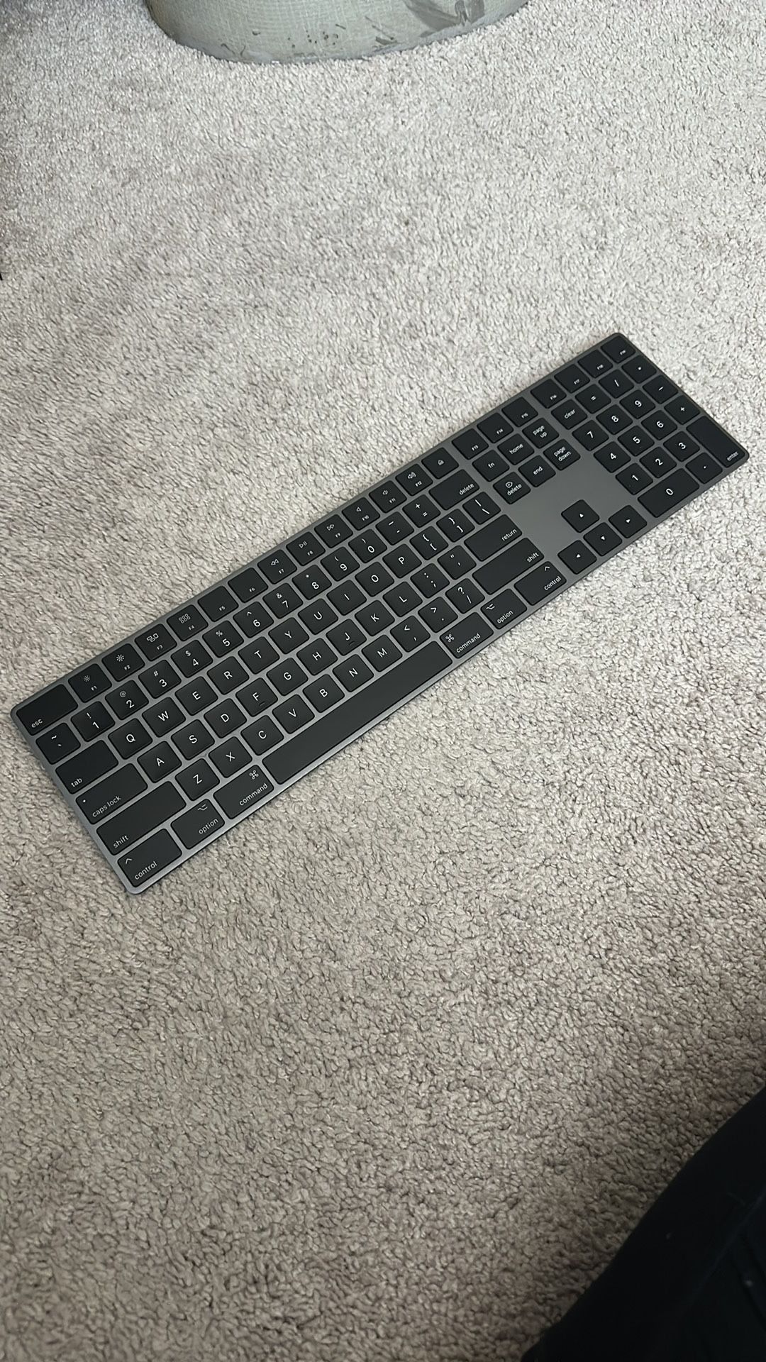 apple keyboard model a1843
