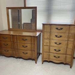 2 PC Beautiful Vintage Harmony House Dresser set