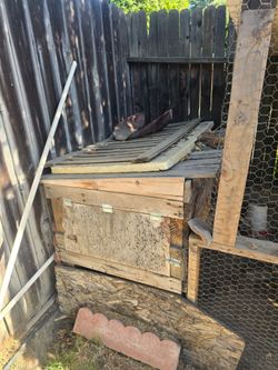 FREE!!!!!!! CHICKEN COOP MUST PICK UP!!!