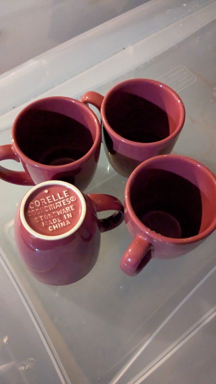 4 CORELLE COFFEE CUPS ( Used)