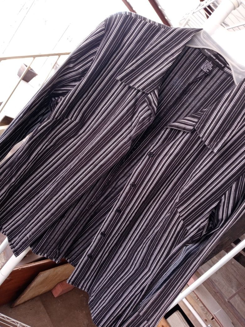 🙂❗Bonita blusa de mujer, usada, negra, talla L❗