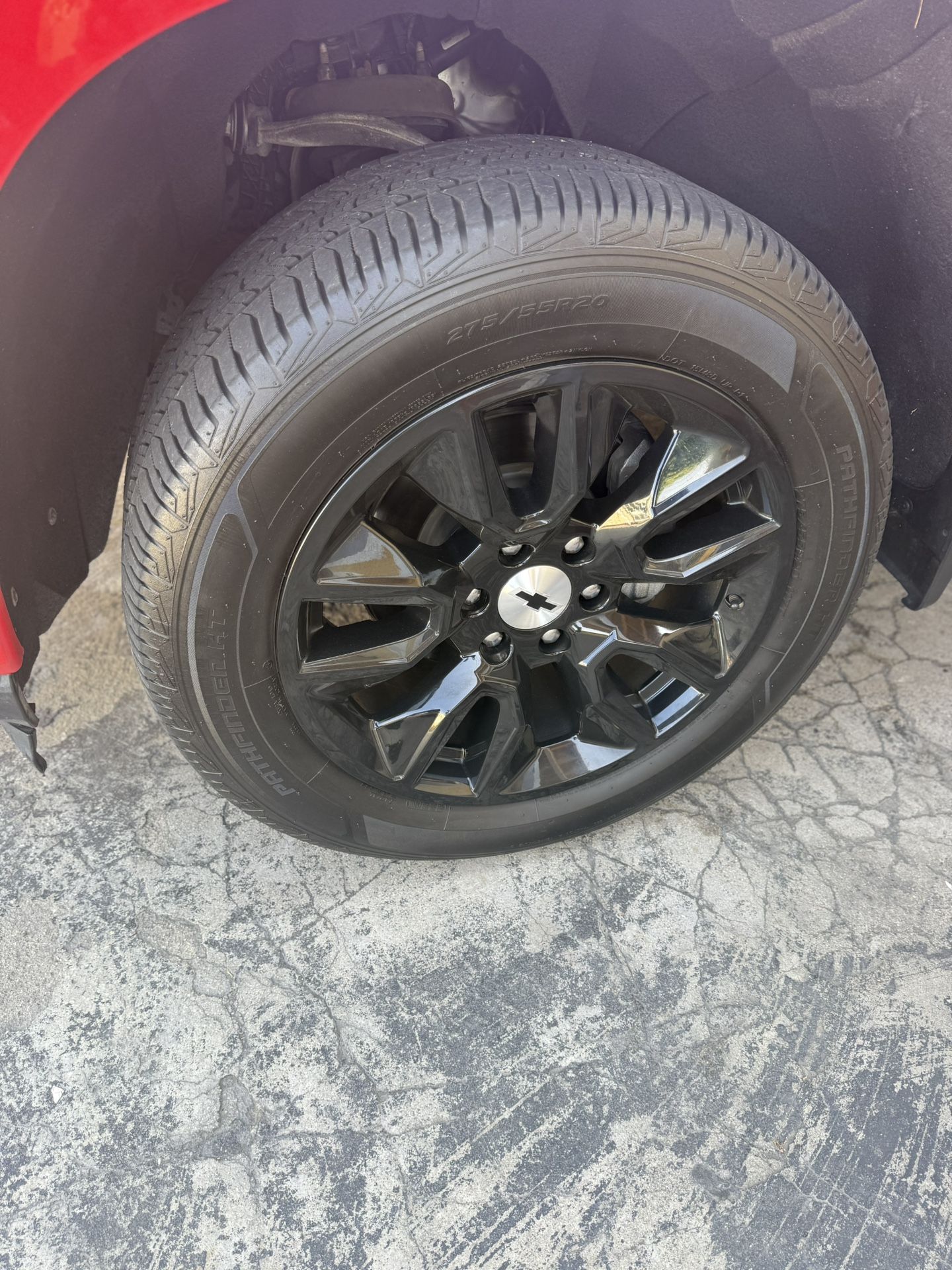 Chevy silverado Tires And Rims Like New 275/55R20