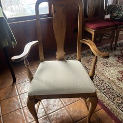 1990s Ethan Allen Georgian Court Solid Oak Traditional Style Dining Arm Chair 