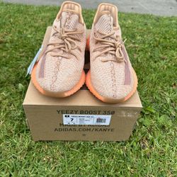 Yeezy 350 V2