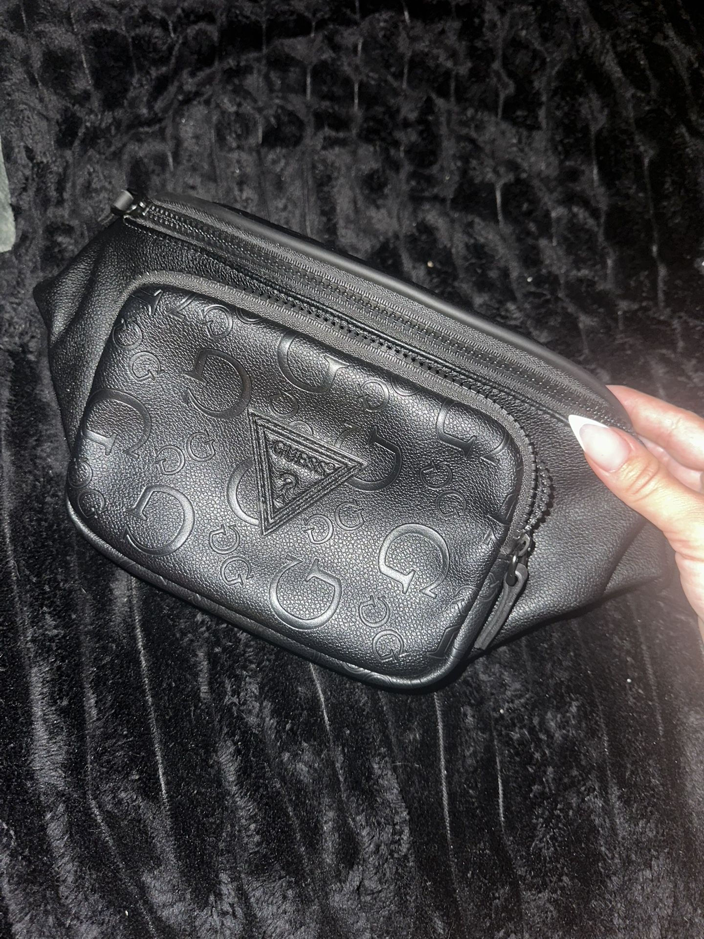 GUESS fanny pack/cross body bag