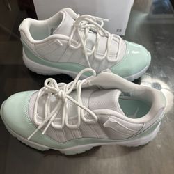 Brand new retro Jordan’s Low 11’s Women 6.5