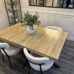 NEW Dinning Table And 4 Chairs 