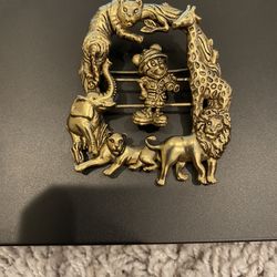 Disney’s 1998 Animal Kingdom Brooch Pin With Sliding Mickey