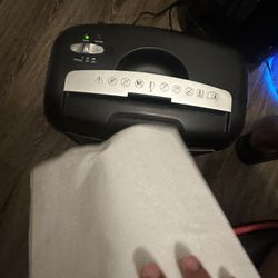 Paper And Credit Card Shredder