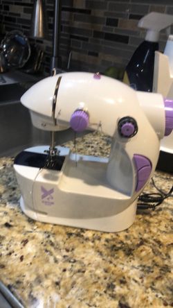 Mini sewing machine