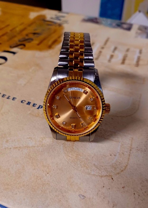 Geneva K14 Gold Watch.