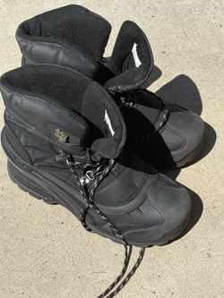 Size 7 Snow Boots 