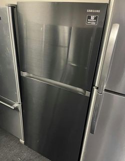 Samsung Top Mount Refrigerator Black with IceMaker