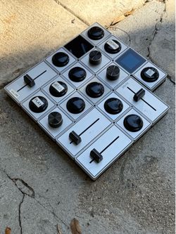 Modular buttons and sliders for set design art