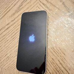 iPhone 14 Color Morado Bajito 