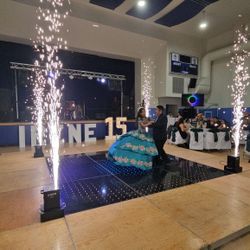 show de chisperos y baile en las nubes para quinceañeras , bodas, graduaciónes y cualquier momento especial