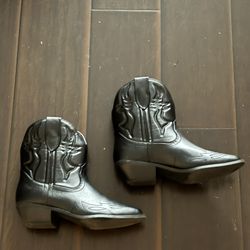 Short Black Boots Size 8